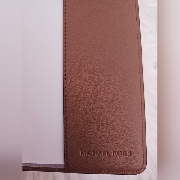 Michael Kors planner with box and bag! ๐ฏ - Picture 6 of 8